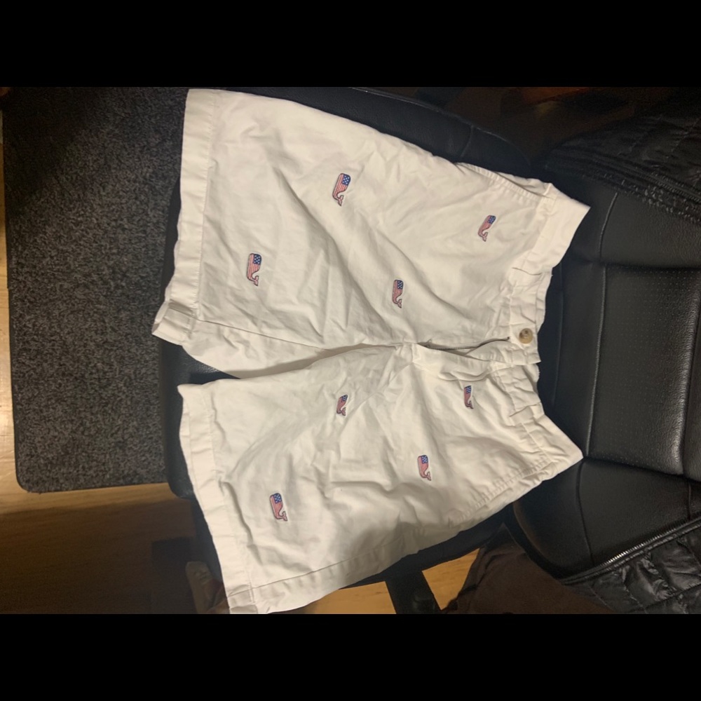 Men’s Vineyard Vines “Breaker Short,” size 30.